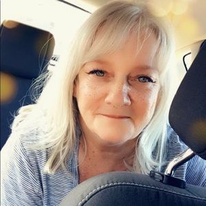 Meet your Posher, Debbie